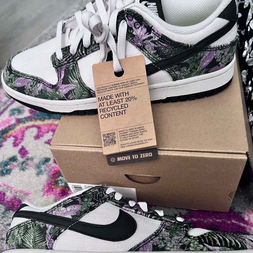 **NWT****NIKE•DUNK LOW WOMENS SIZE 10 ••"FLORAL TAPESTRY++***